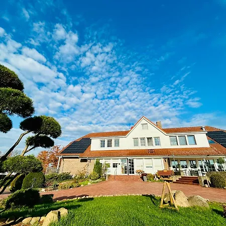 Galerie-studio Im Gruenen Mit Fruehstueck Im Reindahls Lejlighed