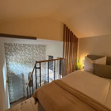 Galerie-studio Im Gruenen Mit Fruehstueck Im Reindahls Lejlighed