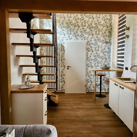 Galerie-studio Im Gruenen Mit Fruehstueck Im Reindahls Appartamento