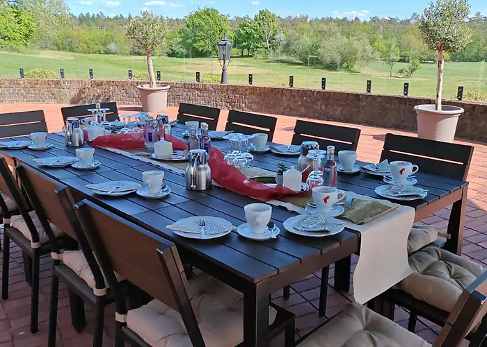 Galerie-studio Im Gruenen Mit Fruehstueck Im Reindahls