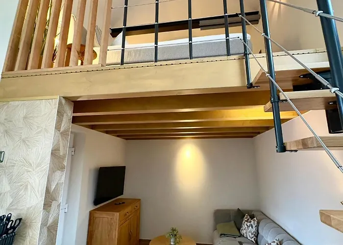 Galerie-studio Im Gruenen Mit Fruehstueck Im Reindahls